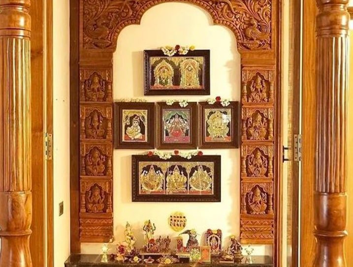 What does Vastu say about photos in house pooja room